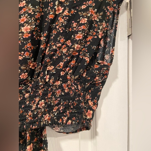 American Eagle Size S Black Floral Cap Sleeve Front Tie Smocked Waist Crop Top - Picture 8 of 11